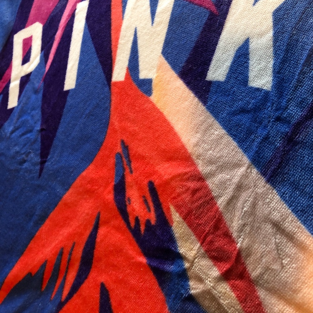 LAST ONE!!! BNIP PINK VS Round Beach Towel - Picture 2 of 7